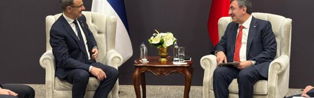 Premijer Macut sa potpredsednikom Turske na marginama Antalijskog diplomatskog foruma