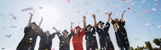 Mladić Gabrijel imao najkreativniji dolazak na maturu! Pojavio se na JAKOJ mašini, o njemu sada bruji region