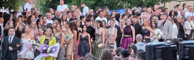 Matursko veče Medicinske škole dr Izabel Emsli Haton FOTO/VIDEO
