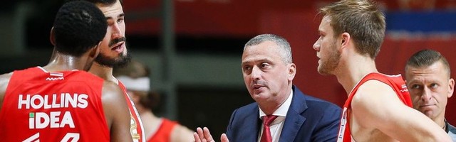 Zvezda časno “poginula” u Istanbulu: Ivanoviću prija uloga komandanta, izgubljenje lopte pojele brejk
