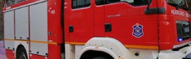 Zapaljeno vozilo u Rakovici, požar podmetnut?