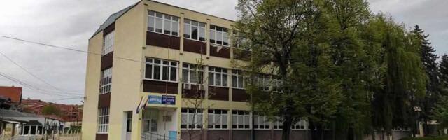 Profesori Gimnazije u Lebanu imenom i prezimenom stali uz studente