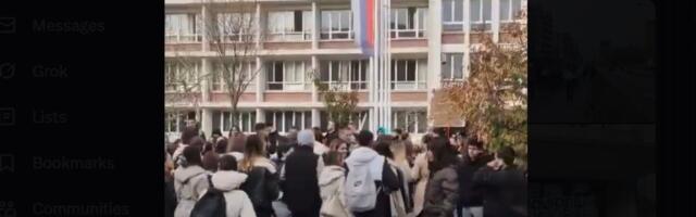 Srednjoškolci u Novom Sadu danas bojkotuju nastavu, pružaju podršku Jaćimovićima i Dijani Hrka