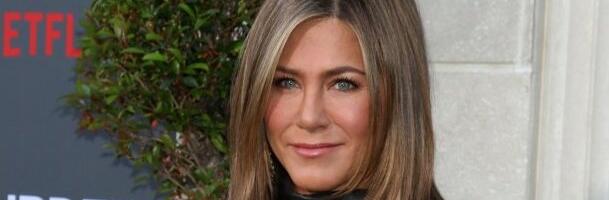 Dženifer Aniston u stilu koji obožavaju beogradske devojke: Kežual izgled savršen za dejt (FOTO)