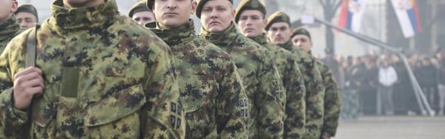 Ministar Gašić na polaganju zakletve vojnika i polaznika kursa za podoficire: "Vojnik se otadžbini zaklinje na vernost svojom čašću" (FOTO)