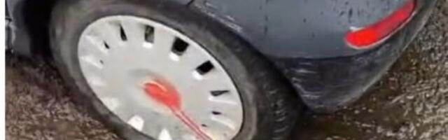 Šarović tvrdi da su mu izbušili gumu dok je bio na suđenju (VIDEO)