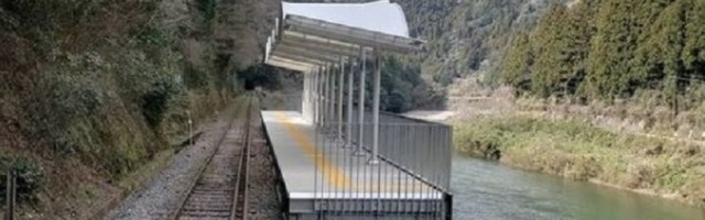 Železnička stanica koja nema ni ulaz ni izlaz, a voz ide samo par puta godišnje