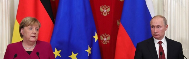 Putin Merkelovoj: Razmeštanje naših trupa je unutrašnja stvar Rusije
