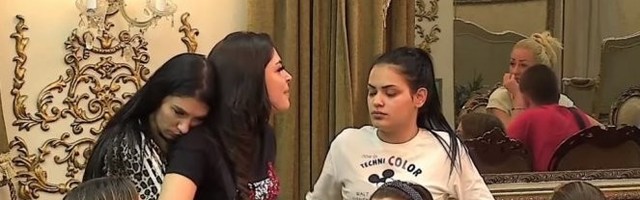RASKID NA POMOLU - Jelena Ilić napala Ivana Marinkovića! U vili Parova vlada opšti HAOS zbog njih dvoje! /VIDEO/