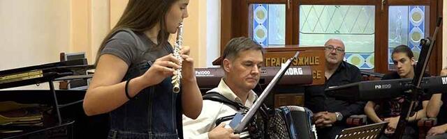 Porodični koncert održan u Gradskoj kući (VIDEO)