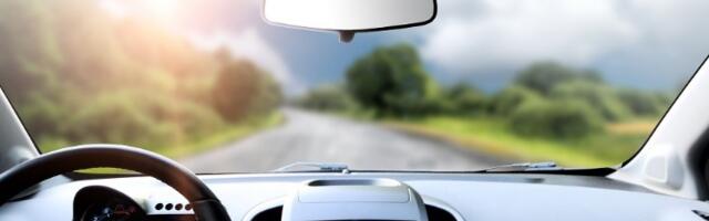 Čemu služe crne tačkice na vetrobranskom staklu?