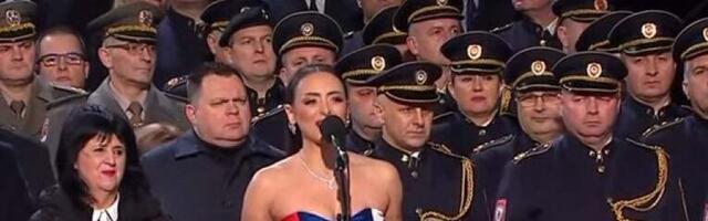 OBELEŽEN DAN REPUBLIKE SRPSKE U BANJALUCI: Veliki broj ljudi prisustvovao svečanom defileu na Trgu Krajine (FOTO/VIDEO)