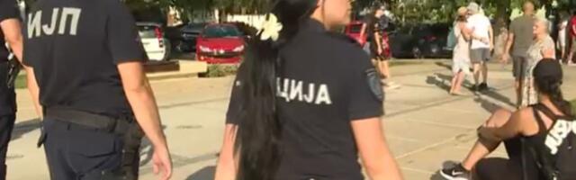 Pumpaj" i "uhapsite Vučića": Burno u Knjaževcu pred dolazak Macuta