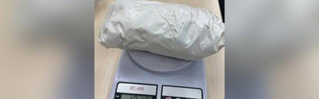 Bežao od policije, pa bacio kilogram droge: Uhapšen diler u Nišu