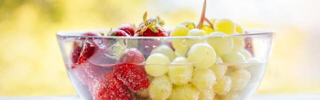 Soda bikarbona ne ubija bakterije: Evo šta zapravo postižete potapanjem voća u njen rastvor