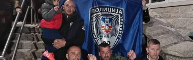 KOMANDIRI OKRUŽNOG ZATVORA ZA 15 DANA PREPEŠAČILI 450 KM ZA BOLESNE MALIŠANE! Hodali od Beograda do Ostroga za ozdravljenje Sofije i Feđe (foto)