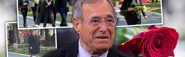 SAHRANA ŽENE ČEDE MARKOVIĆA: Slomljeni pevač se oprašta od voljene Ljiljane posle 40 godina braka, na Lešče stigli Bekuta, Snežana Savić ... (FOTO)