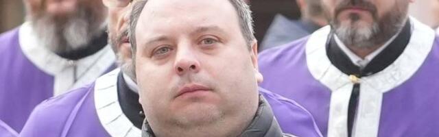 „Dok sam živ i dok postojim voleću Vučića“: Ko je teolog Miloš Stojković od koga svi „peru ruke“?