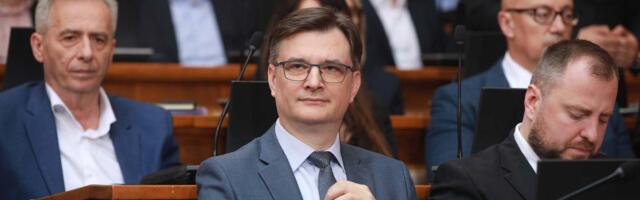Prva reakcija naprednjaka na procenu Arhiva javnih skupova o broju građana na jučerašnjem SNS mitingu