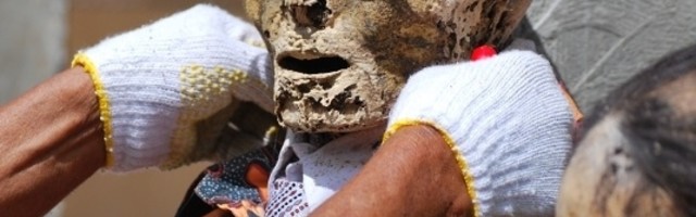 Kako se narod Indonezije Toraja odnosi prema svojim mrtvima, ritual im traje godinama (GALERIJA)