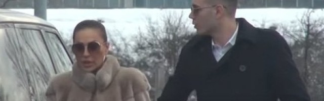 DEČKO CECE RAŽNATOVIĆ UŽIVA U LUKSUZU SVOJE DEVOJKE! Bogdan uhvaćen kako vozi po gradu njena skupocena kola!
