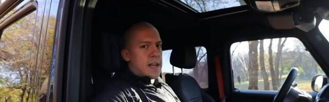 "Nema više kur*enja": Baka Prase plašio ljude plastičnim pištoljem i glumio kriminalca u saobraćaju