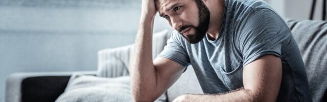 6 znakova pokazuju da je muškarac u krizi srednjih godina