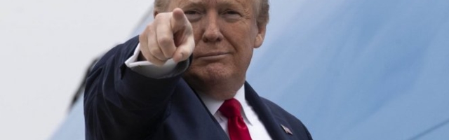 (FOTO) "VATRENI ĐAVO"!  Tramp "krasi"  naslovnu stranu "Špigla" sa UPALJENOM ŠIBICOM U RUCI, A NASLOV NIKOGA NEĆE OSTAVITI RAVNODUŠNIM!