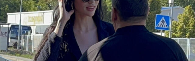 POZNATI POLITIČAR I PEVAČ HTELI USLUGE OD RIJALITI ZVEZDE: Deniz Dejm otkrila SOČNE I MASNE detalje prepiski sa klijentima, a OVO su tražili od nje! (FOTO)