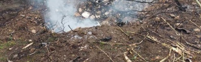PRONAĐENI DELOVI TELA NA MESTU PADA AVIONA: Letelica potpuno uništena, najnoviji detalji tragedije u selu Brasina