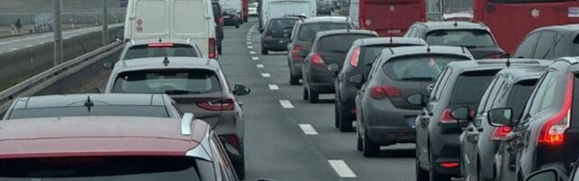 Autobusi stižu iz svih pravaca - Vučić diže borbenost pristalica na maksimum (VIDEO, FOTO)