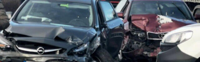 HAOS KOD BRANKOVIĆA! Sudar dva kamiona i automobila, više osoba POVREĐENO