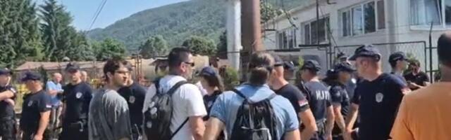 Napeto u Kosjeriću: Aktivisti otkrili još jedan SNS štab