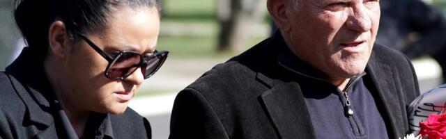 Vi mislite da ja uživam… Pevač ima brod, 12 apartmana za izdavanje, ali živi s teškom mukom