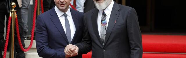 RAMA DOČEKAO MICKOSKOG U TIRANI: Premijer Severne Makedonije učestvuje na samitu lidera "Naš put ka EU - Plan rasta" (FOTO)