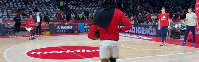 Hit! Moneke nosi telefon i na zagrevanje, a evo gde ga je sakrio