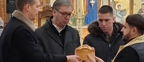 PREDSEDNIK VUČIĆ SLAVI KRSNU SLAVU NIKOLJDAN: Građanima poželeo zdravlje i radost - "Da nam veliki svetac i Gospod Bog čuvaju Srbiju"