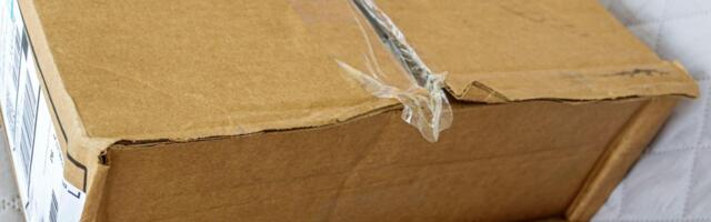 Naručio poklone za praznike onlajn, a kad je otvorio paket ostao zabezeknut: Zvao sam i kurirsku službu, rekli su mi ovo...