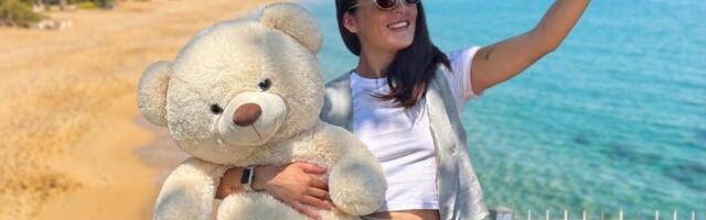 Molim vas, ne objavljujte fotografije dece sa plaže: Ni kupaći ni emotikon preko lica ne mogu da ih zaštite