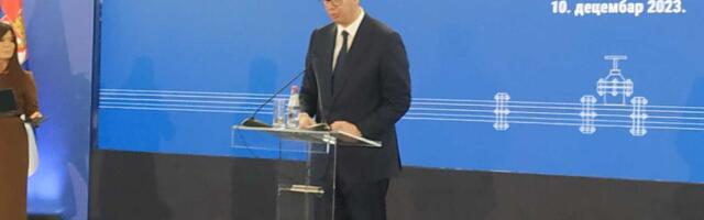 Pred veliki studentski skup u Nišu Vučić obećava besplatne udžbenike i prevoz