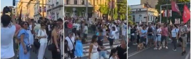 Protest protiv ukidanja tramvaja 2: Građani blokirali Parisku (VIDEO)