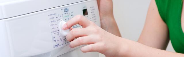 Žena oprala perjani jastuk u mašini, a od prizora joj nije bilo dobro: Letelo perje jer je napravila ovu grešku