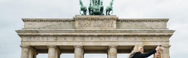 Новогодишња јелка за Бранденбуршку капију кренула из Тирингије