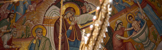 Нагетси ћирилицом и Јокићевом фотографијом честитали Божић православним навијачима