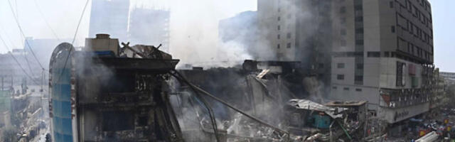 Трагедија у Карачију: извлаче се тела из згаришта тржног центра