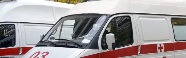 Teška nesreća u centru Kaća: U sudaru motora i automobila povređen tinejdžer (15)