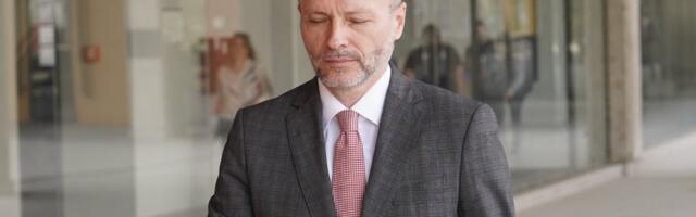 Sa lica mesta! Olenik glumi heroja na mrežama, a u UKP manji od makovog zrna (FOTO)