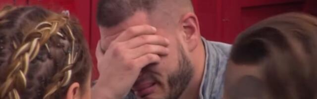 DEJANOVA SESTRA POSLALA JASNU PORUKU: Objavila PORODIČNU sliku, a nema nigde Dejana! (FOTO)