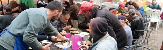 Radio sa Šabanom Šaulićem, a sad preživljava uz pomoć crkvene kuhinje: "Da nije bilo njega, bio bih na ulici"