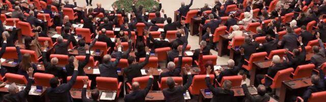 Haos u turskom parlamentu, isplivali snimci: Poslanici se tukli 10 minuta, obezbeđenje pokušalo da ih razdvoji